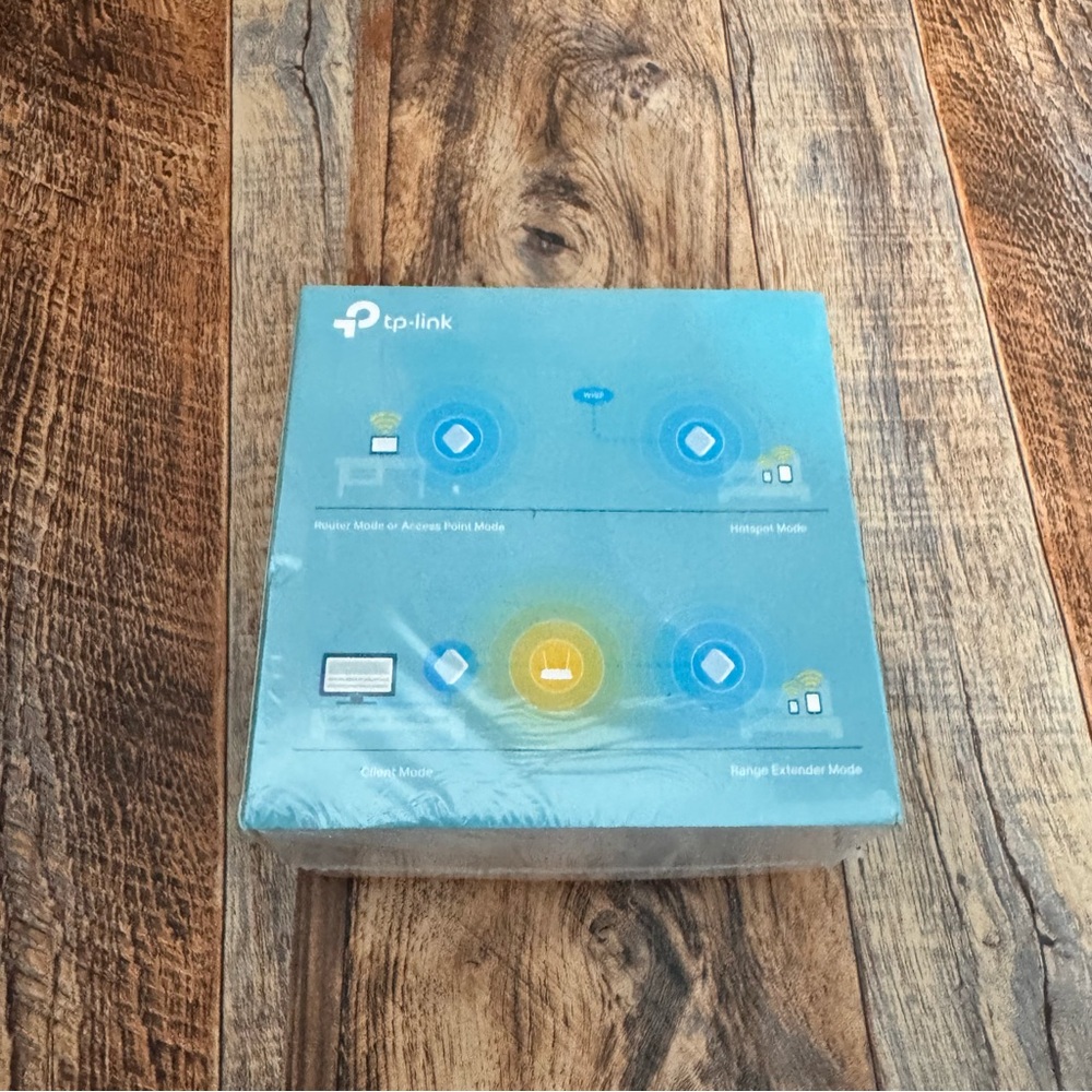 TP-Link Compact Wireless Router in Blue and White - Picture 3 of 5